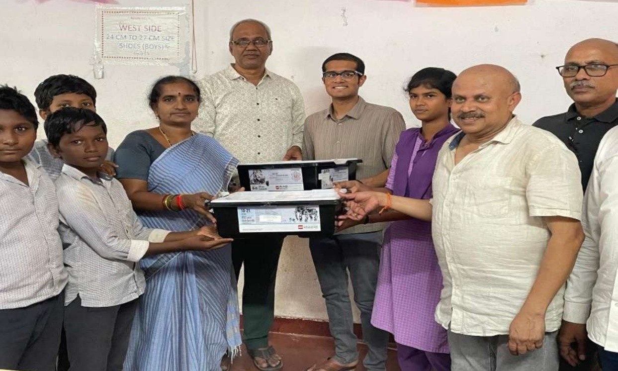 Students with robotics project