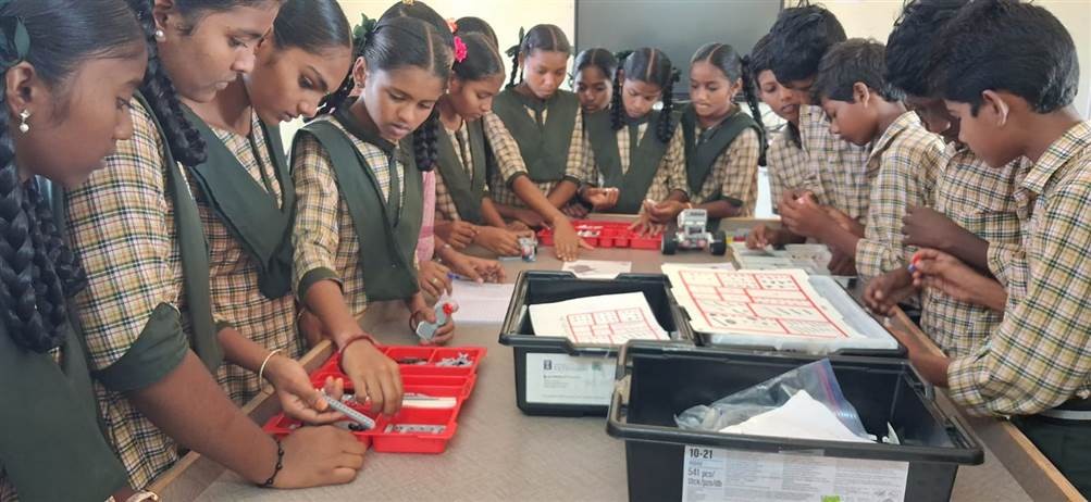 Teaching Robotics 15