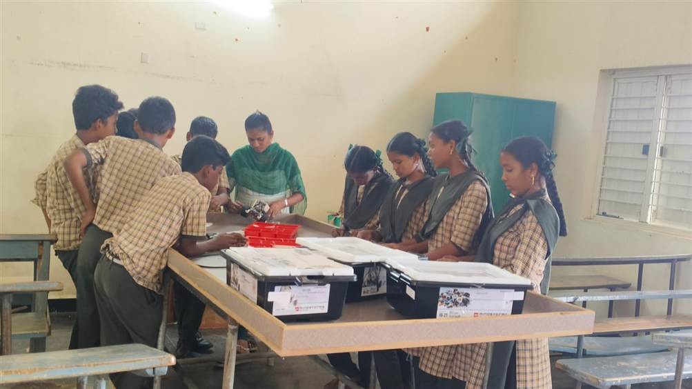 Teaching Robotics 16